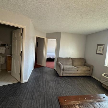 Days Inn & Suites By Wyndham Green Bay Wi Zewnętrze zdjęcie
