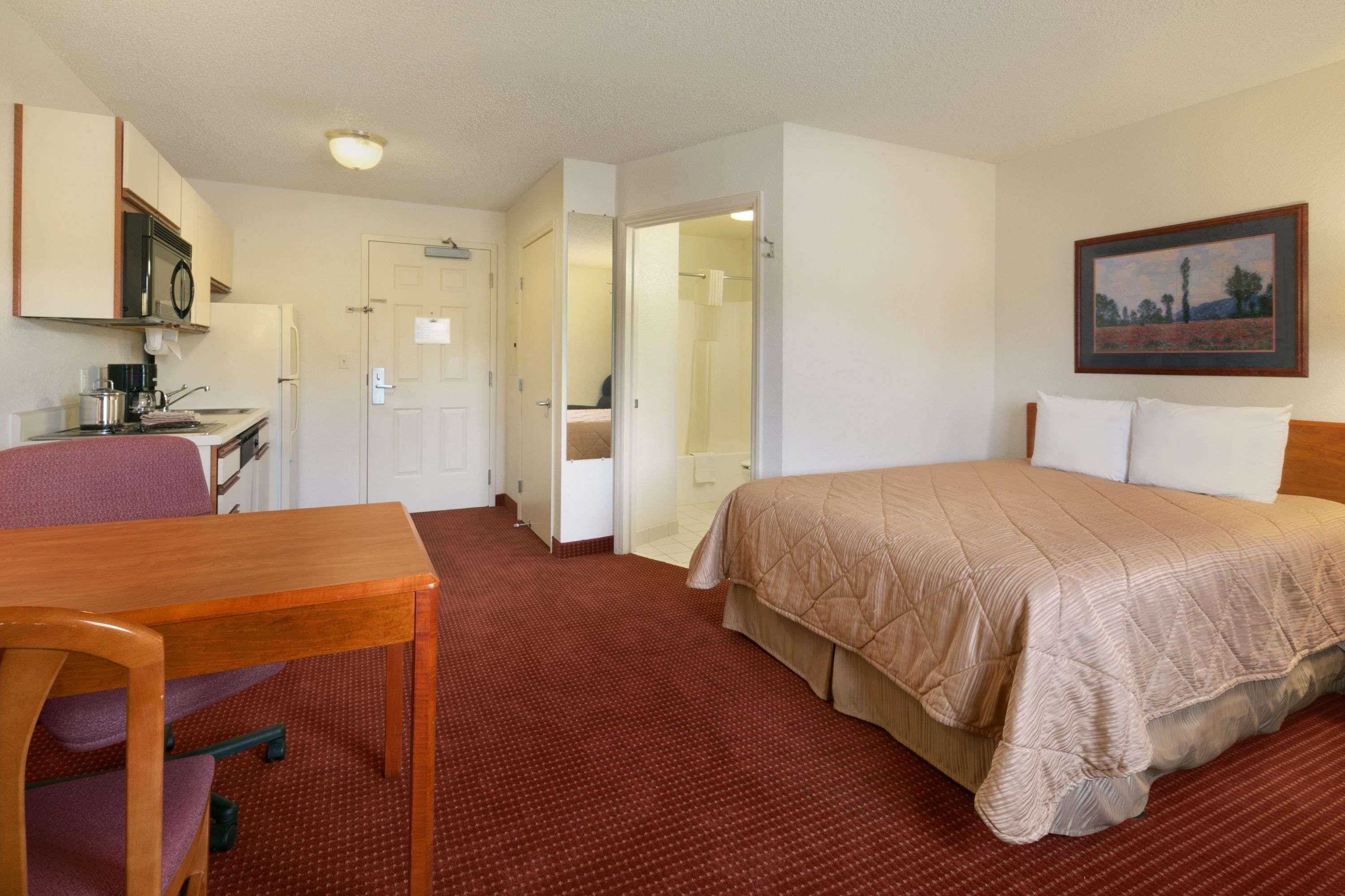 Days Inn & Suites By Wyndham Green Bay Wi Zewnętrze zdjęcie