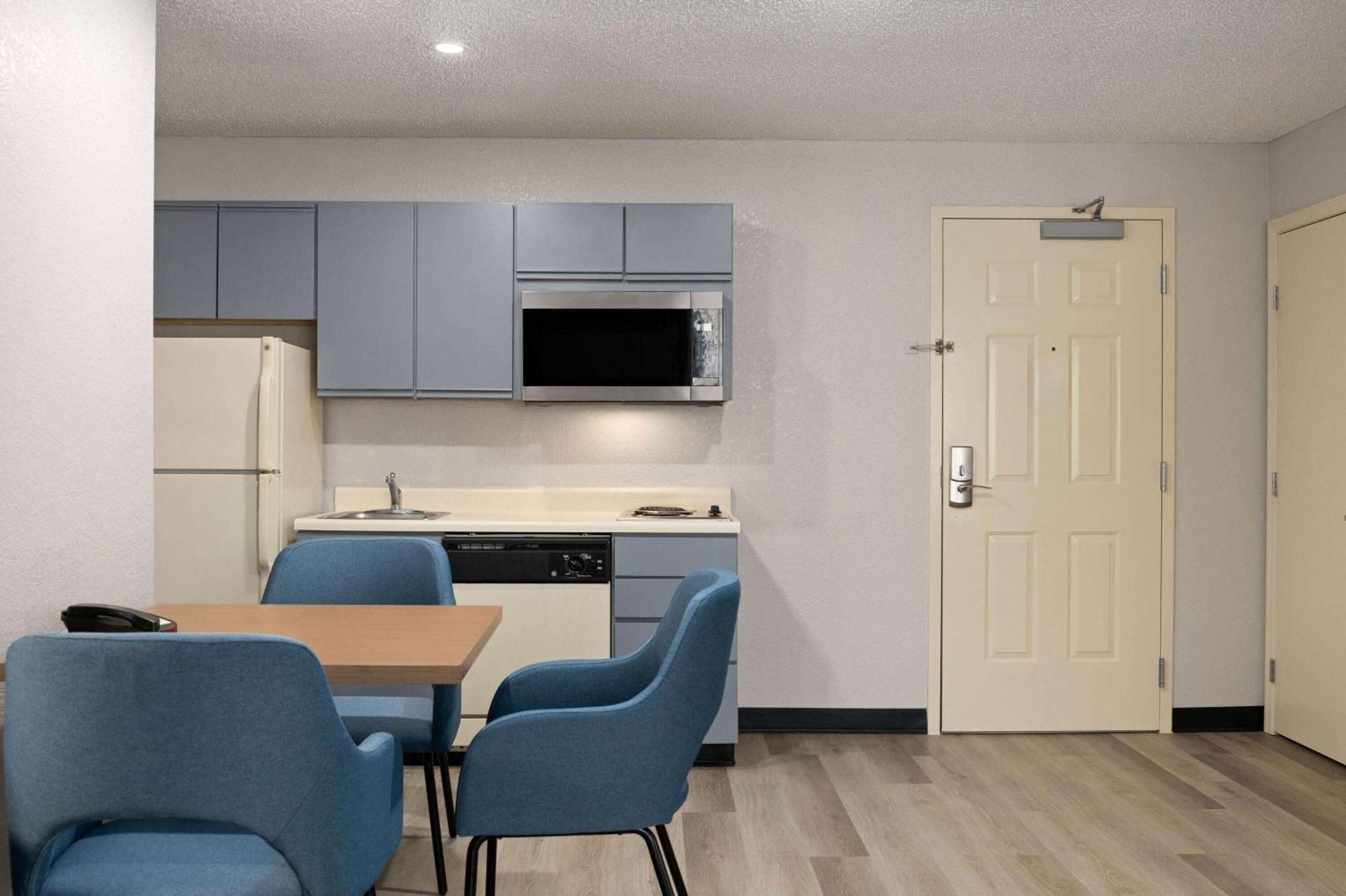 Days Inn & Suites By Wyndham Green Bay Wi Zewnętrze zdjęcie
