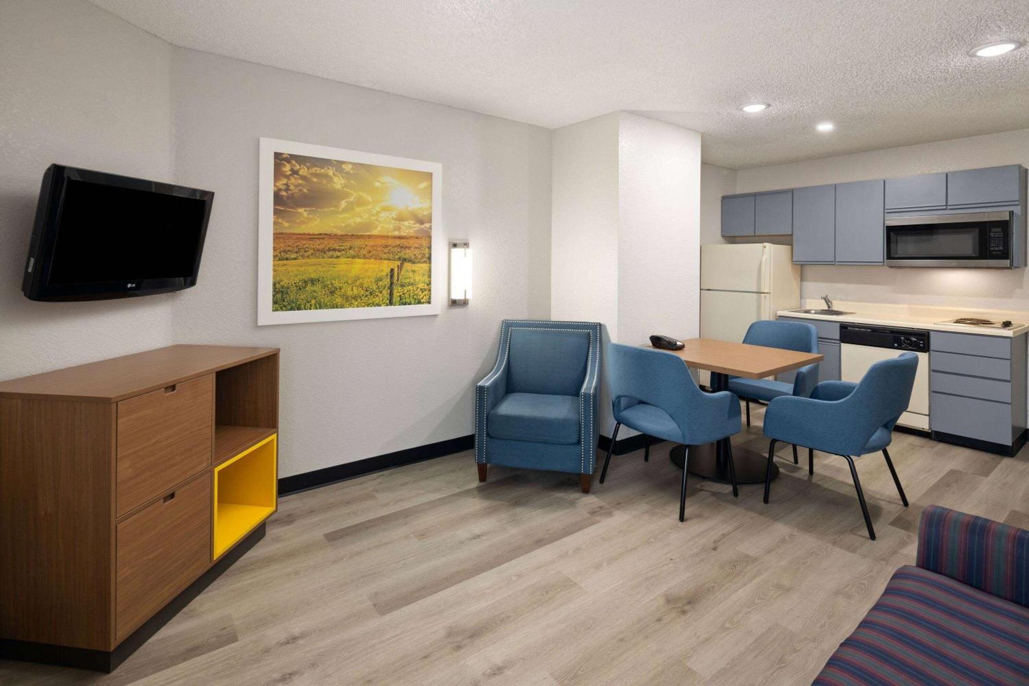 Days Inn & Suites By Wyndham Green Bay Wi Zewnętrze zdjęcie