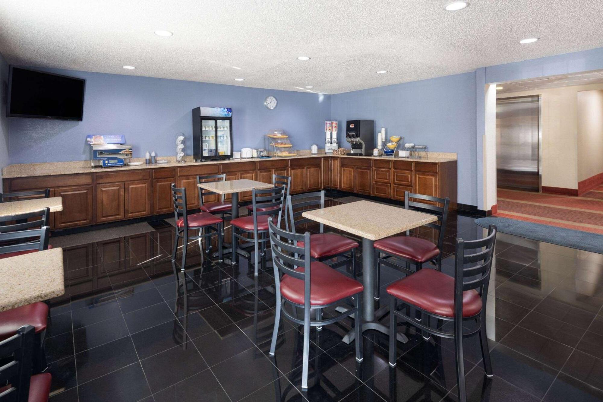 Days Inn & Suites By Wyndham Green Bay Wi Zewnętrze zdjęcie