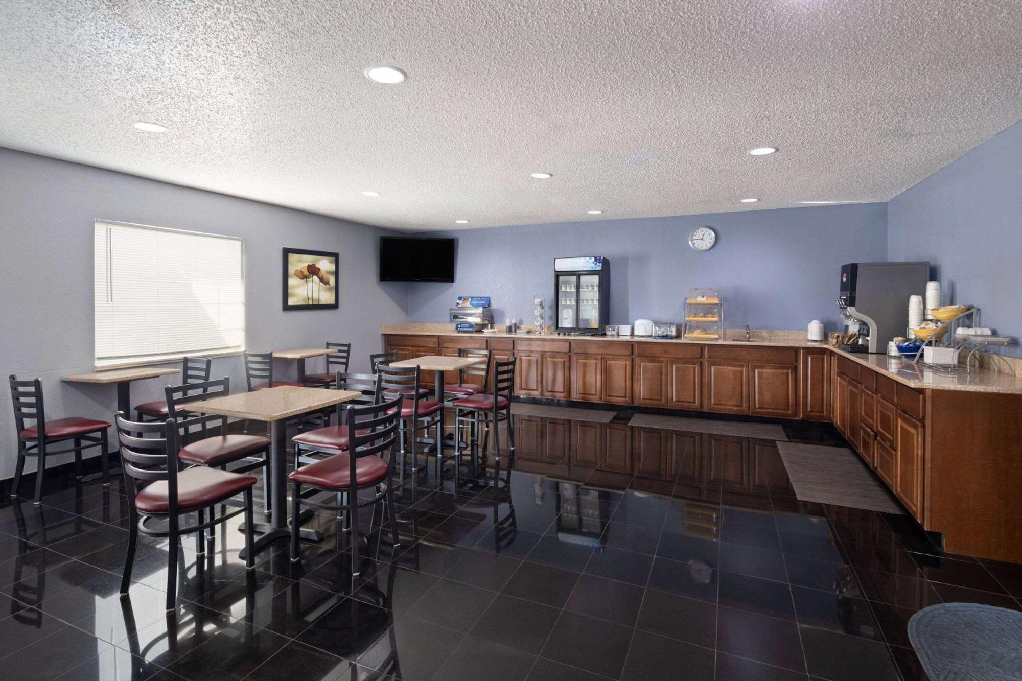 Days Inn & Suites By Wyndham Green Bay Wi Zewnętrze zdjęcie