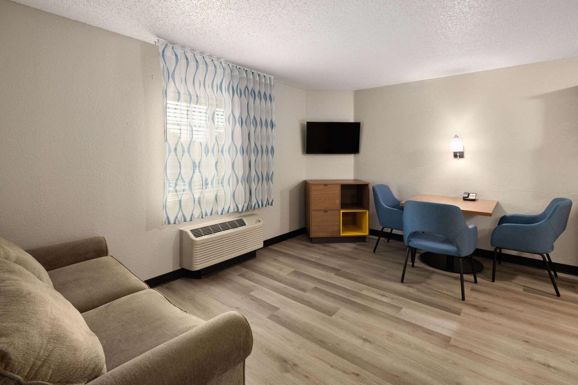 Days Inn & Suites By Wyndham Green Bay Wi Zewnętrze zdjęcie