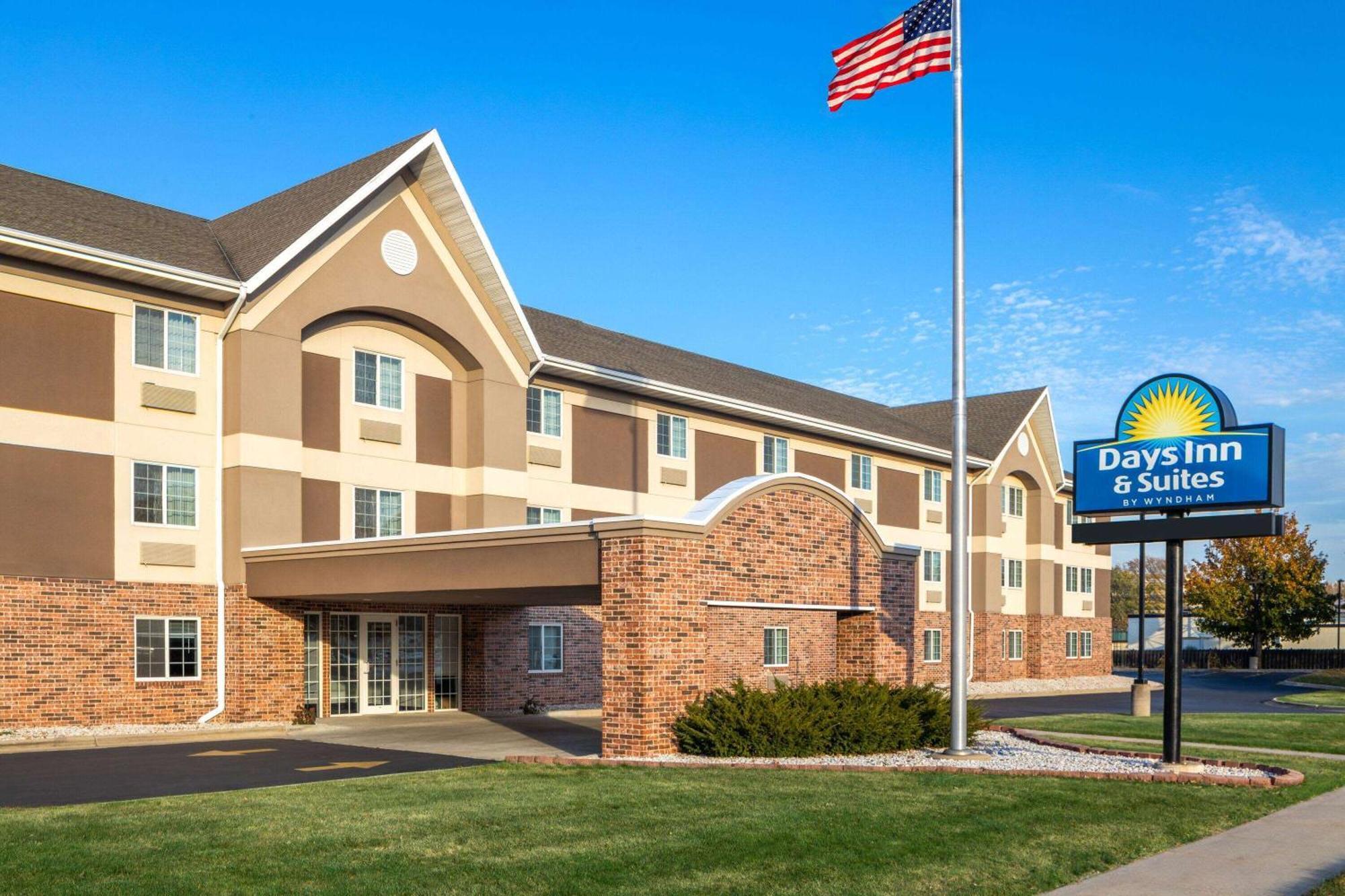 Days Inn & Suites By Wyndham Green Bay Wi Zewnętrze zdjęcie