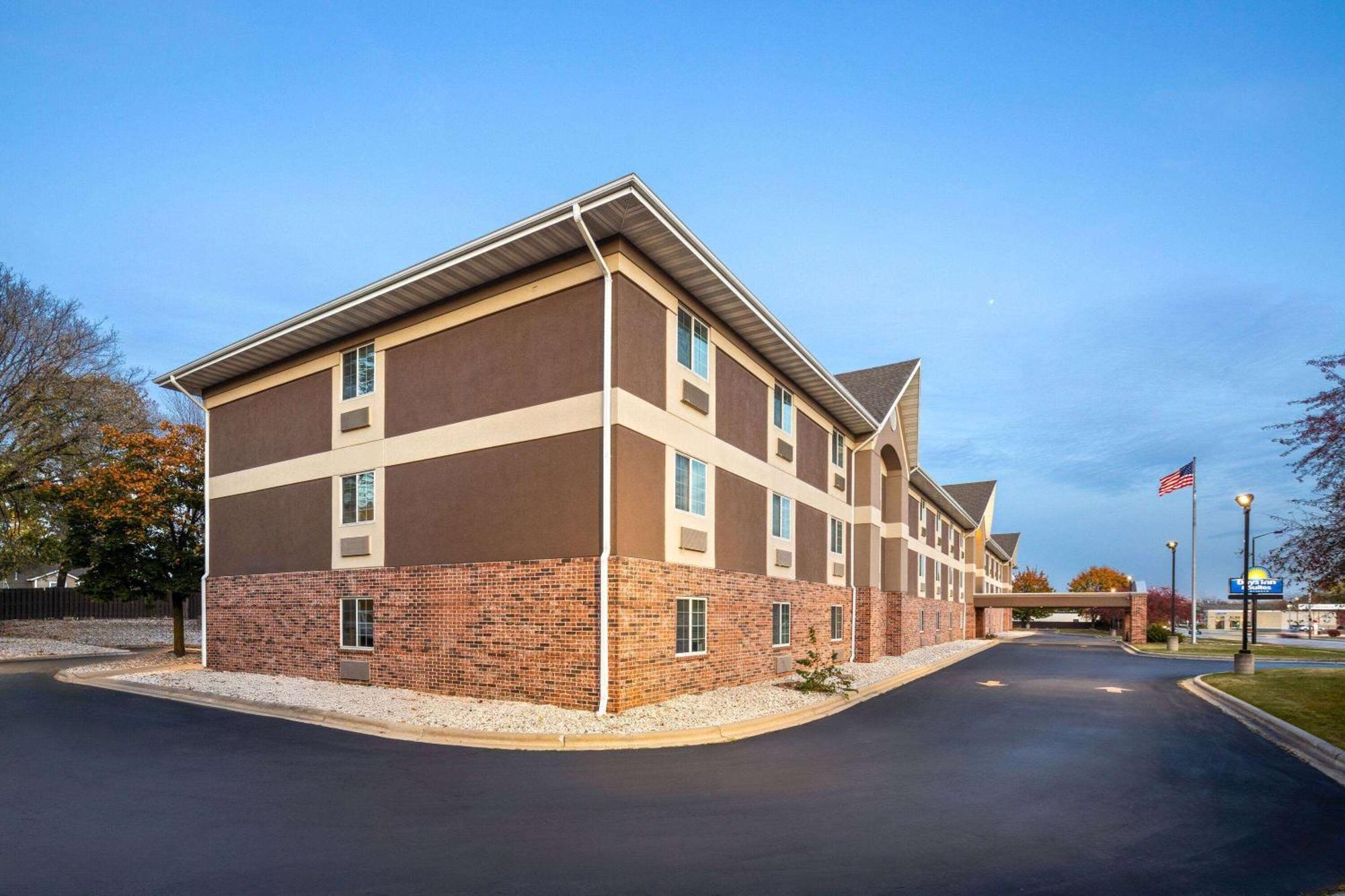 Days Inn & Suites By Wyndham Green Bay Wi Zewnętrze zdjęcie