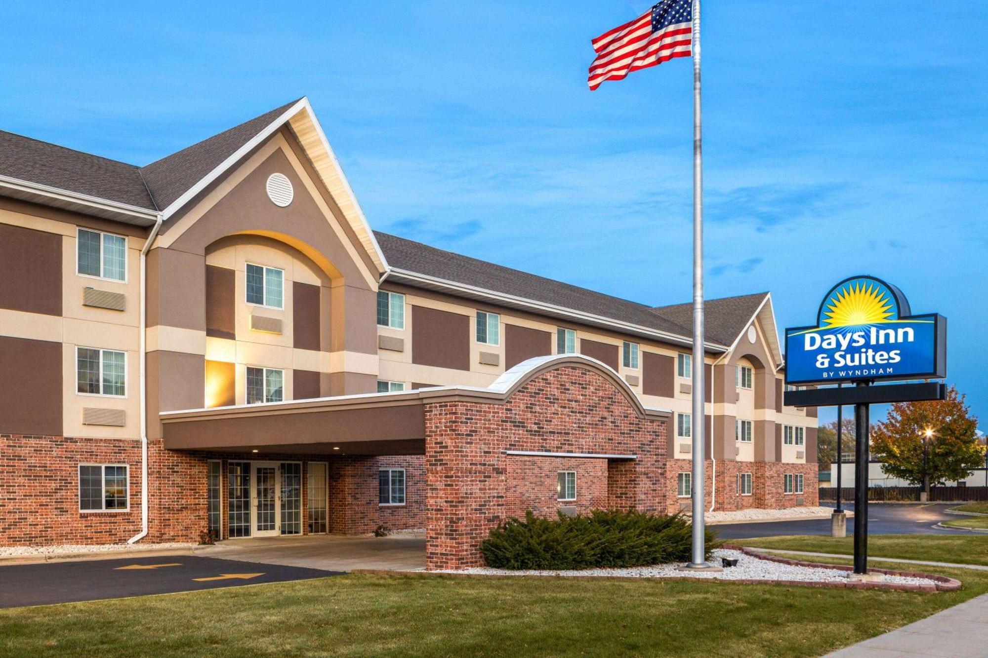 Days Inn & Suites By Wyndham Green Bay Wi Zewnętrze zdjęcie