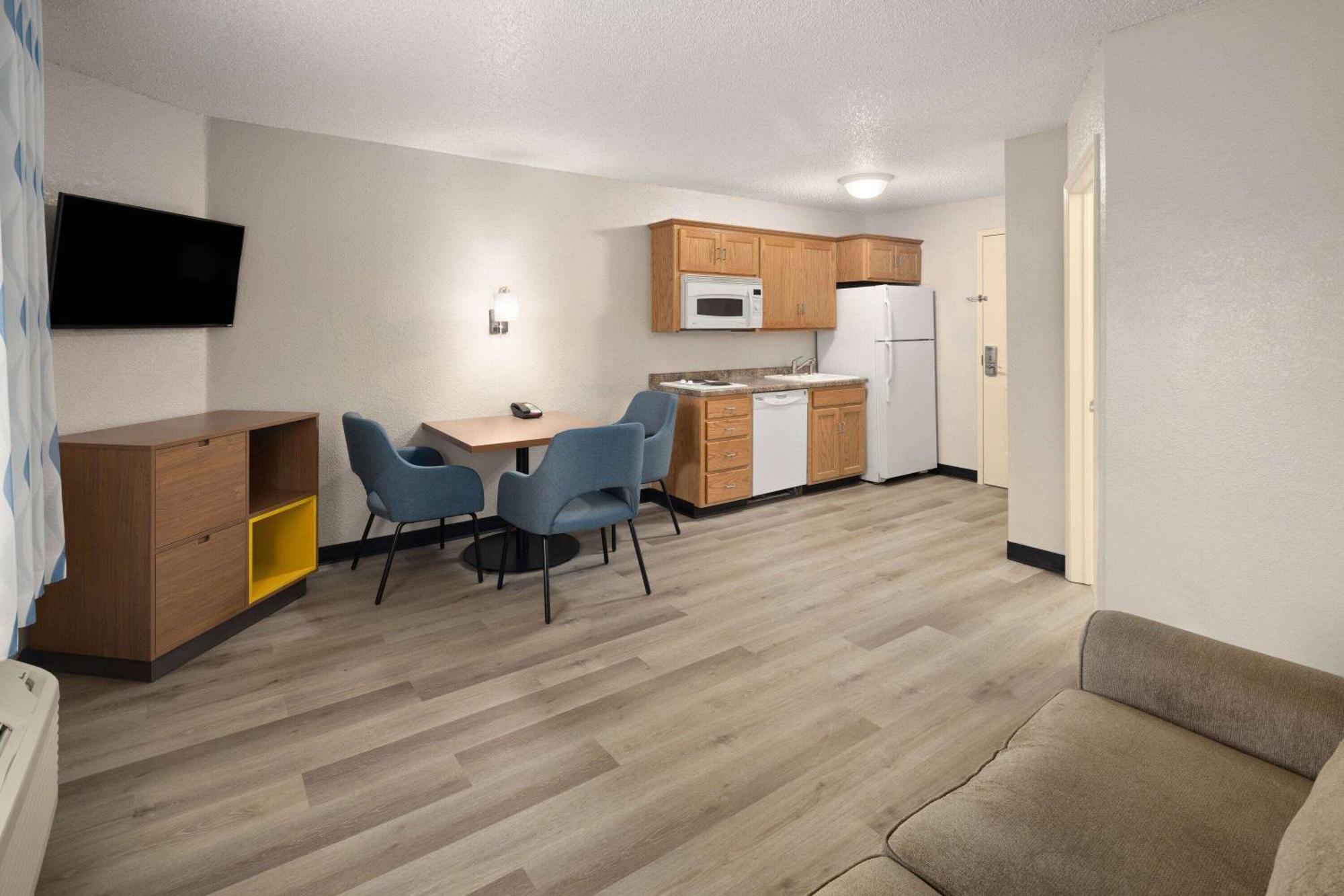Days Inn & Suites By Wyndham Green Bay Wi Zewnętrze zdjęcie
